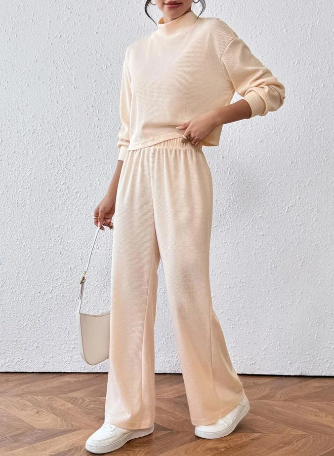 تايك تو طقم بلوزة بملمس بارز وبنطال بيج للنساء